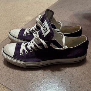 Converse women 11/men 9